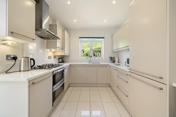 4 bedrooms house for sale in Maidenhead, United Kingdom - Image 3