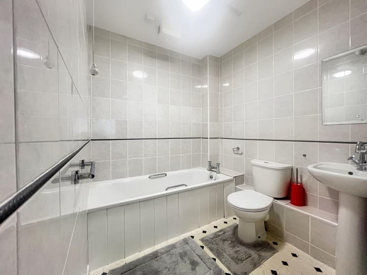 2 bedrooms apartment for sale in London, United Kingdom - Image 16