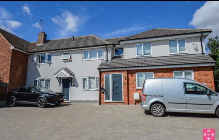 2 bedrooms house for sale in Billericay, United Kingdom - Image 2