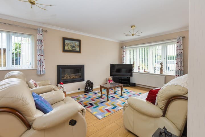 4 bedrooms house for sale in Ashton-Under-Lyne, United Kingdom - Image 2