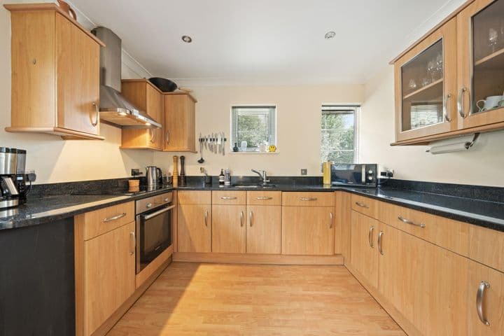 2 bedrooms house for sale in Maidenhead, United Kingdom - Image 8