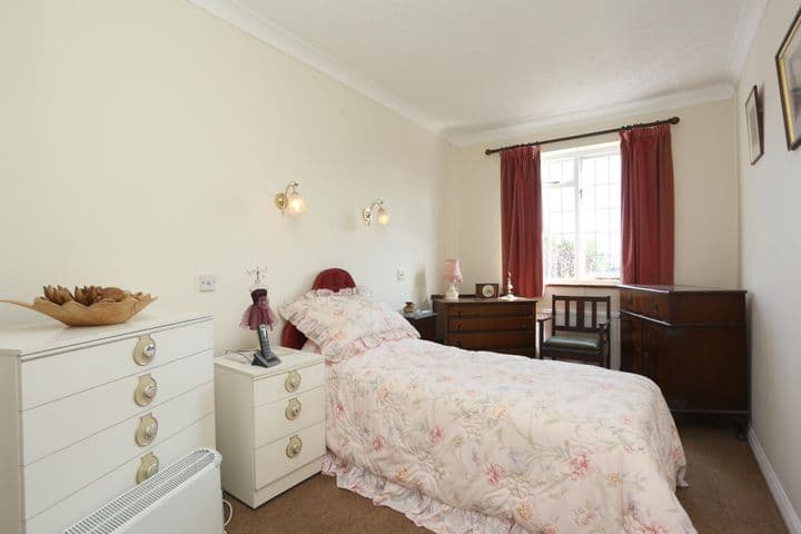 4 bedrooms house for sale in London, United Kingdom - Image 10