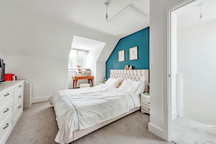 3 bedrooms house for sale in Crawley, United Kingdom - Image 8