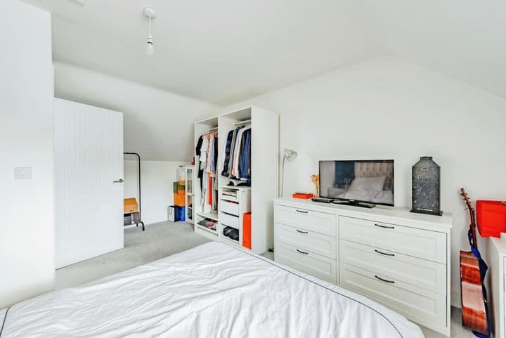 3 bedrooms house for sale in Crawley, United Kingdom - Image 9