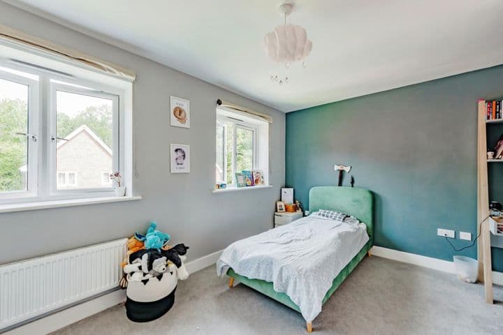 3 bedrooms house for sale in Crawley, United Kingdom - Image 12