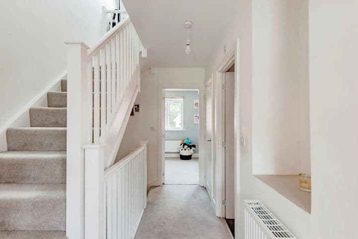 3 bedrooms house for sale in Crawley, United Kingdom - Image 7