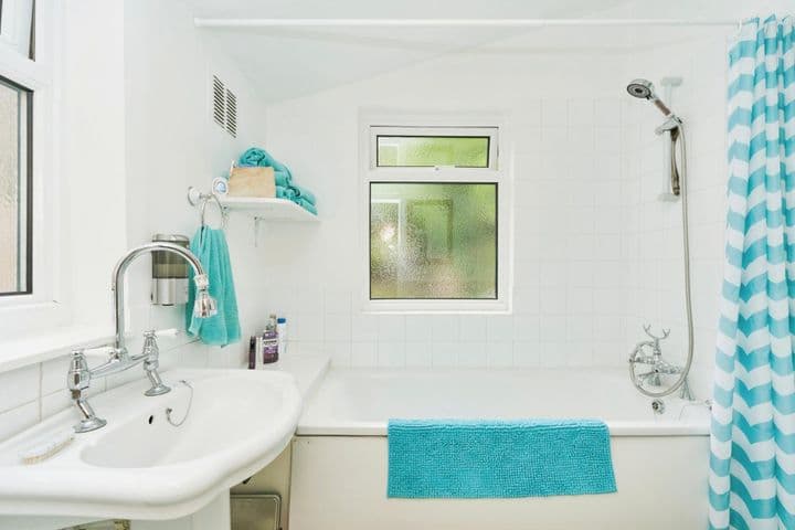 2 bedrooms house for sale in Kingston Upon Thames, United Kingdom - Image 10