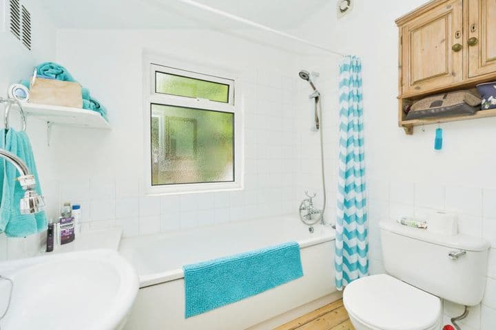 2 bedrooms house for sale in Kingston Upon Thames, United Kingdom - Image 9