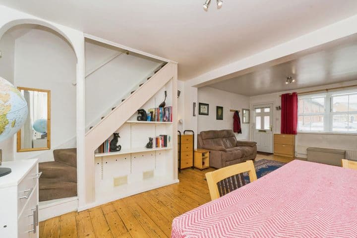 2 bedrooms house for sale in Kingston Upon Thames, United Kingdom - Image 6