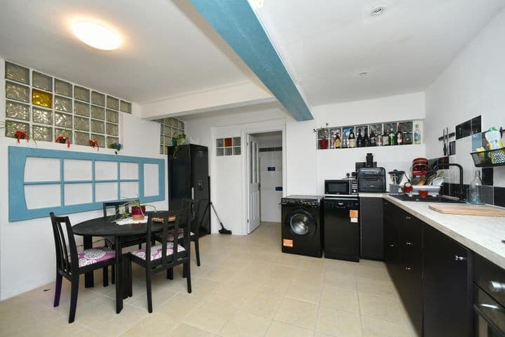 1 bedroom apartment for sale in Brighton, United Kingdom - Image 5