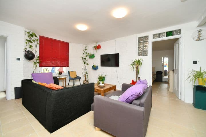 1 bedroom apartment for sale in Brighton, United Kingdom - Image 10