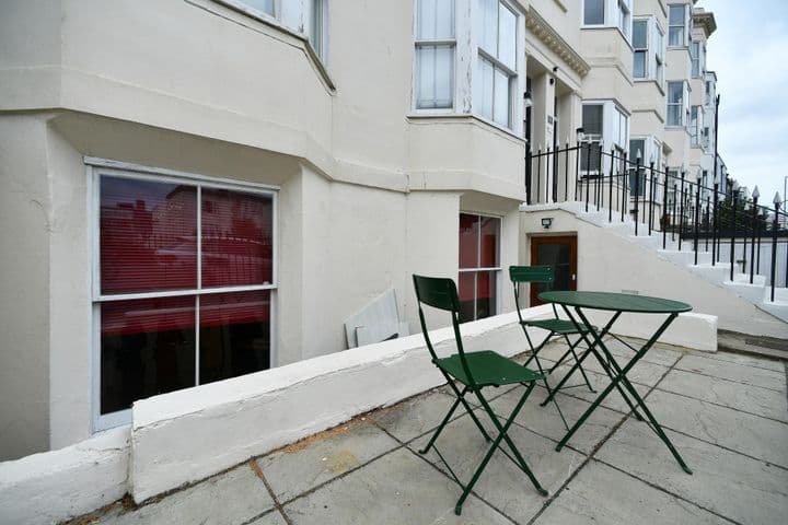 1 bedroom apartment for sale in Brighton, United Kingdom - Image 2