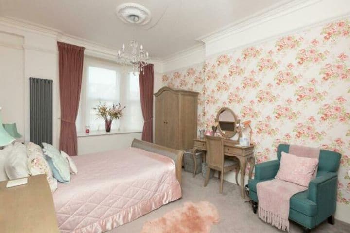 1 bedroom apartment for sale in Westgate-On-Sea, United Kingdom - Image 9