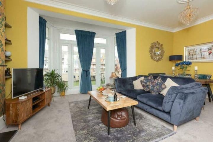 1 bedroom apartment for sale in Westgate-On-Sea, United Kingdom - Image 4