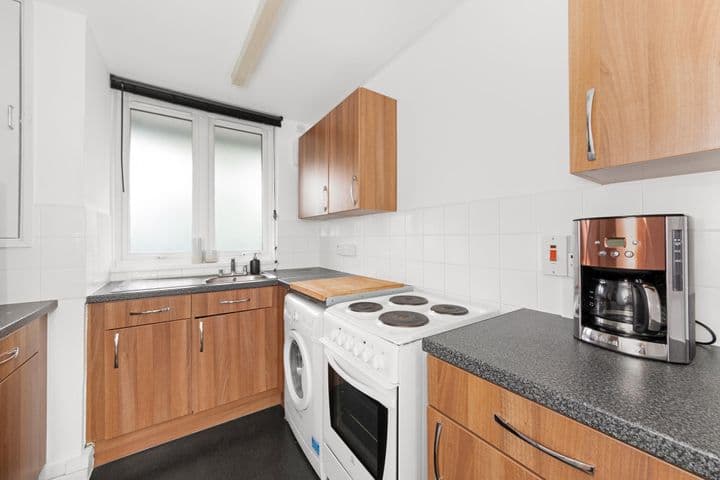 1 bedroom apartment for sale in London, United Kingdom - Image 10