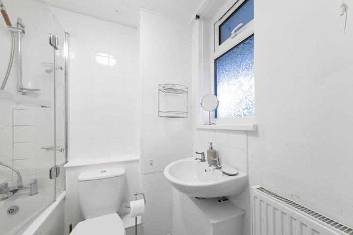 1 bedroom apartment for sale in London, United Kingdom - Image 5