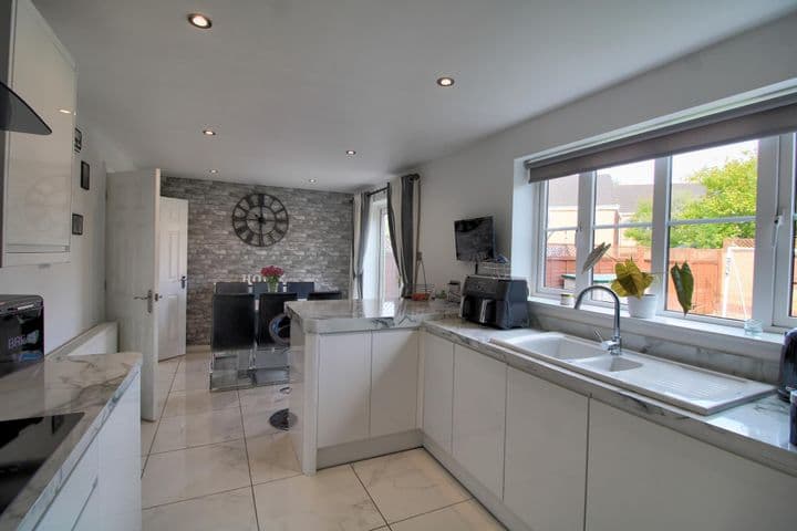 4 bedrooms house for sale in Newport, United Kingdom - Image 12