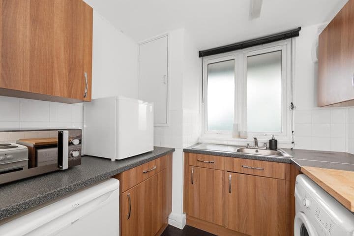 1 bedroom apartment for sale in London, United Kingdom - Image 4