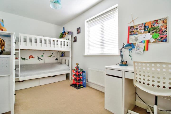 2 bedrooms house for sale in Romford, United Kingdom - Image 12