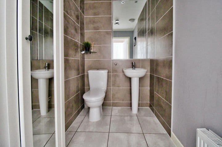 2 bedrooms house for sale in Romford, United Kingdom - Image 10