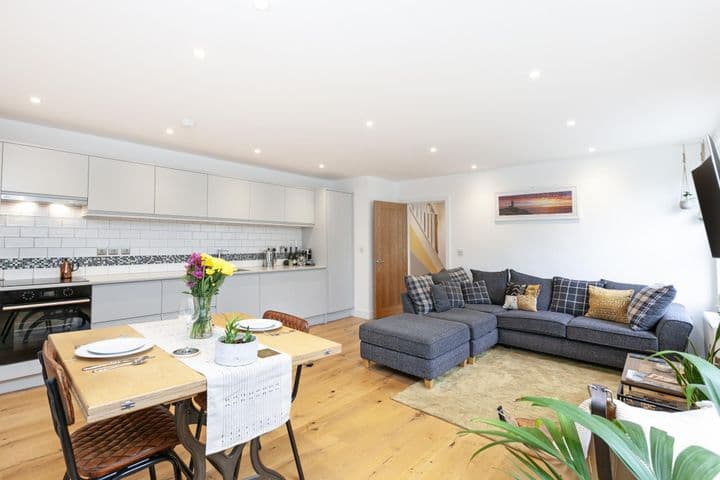 2 bedrooms apartment for sale in London, United Kingdom - Image 5