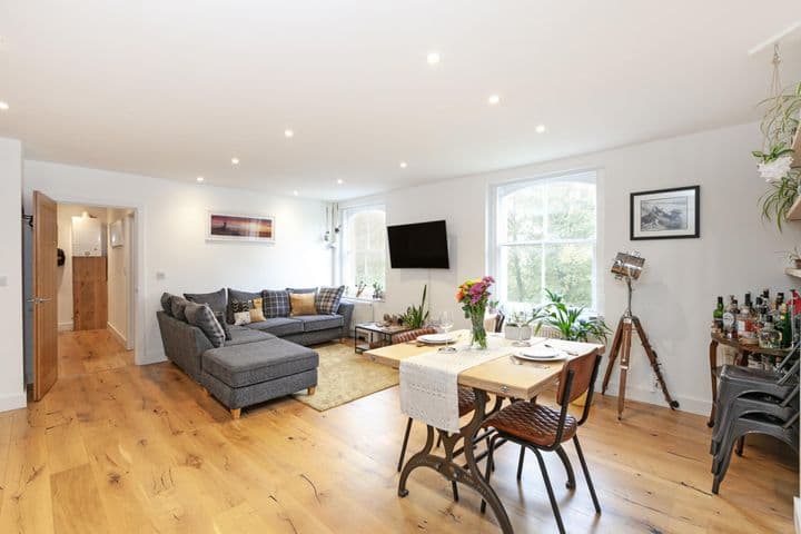 2 bedrooms apartment for sale in London, United Kingdom - Image 3