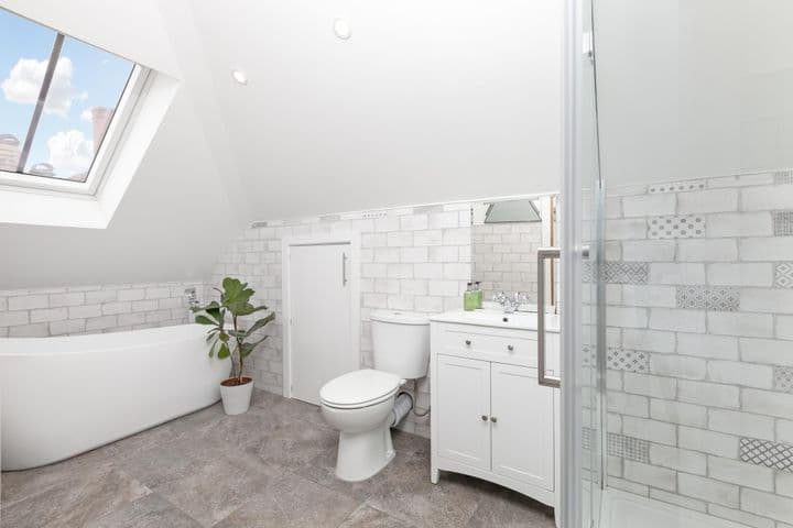 2 bedrooms apartment for sale in London, United Kingdom - Image 12