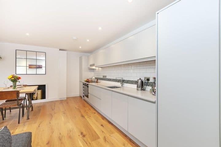 2 bedrooms apartment for sale in London, United Kingdom - Image 6