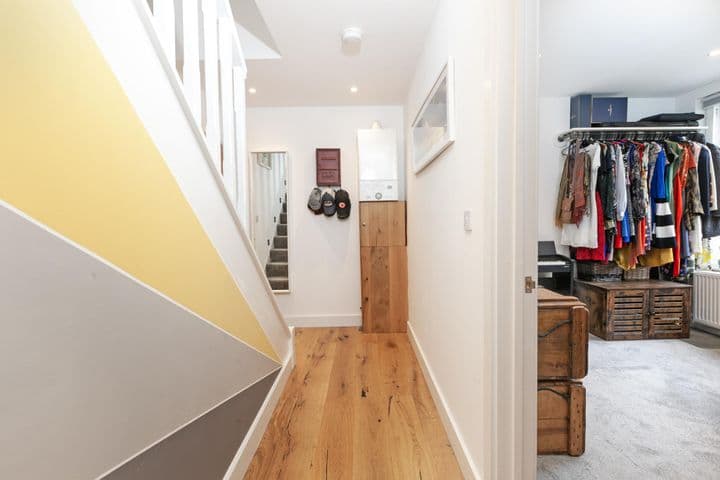 2 bedrooms apartment for sale in London, United Kingdom - Image 10