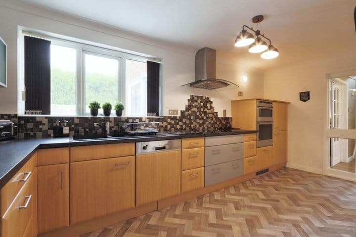 4 bedrooms house for sale in Wakefield, United Kingdom - Image 3