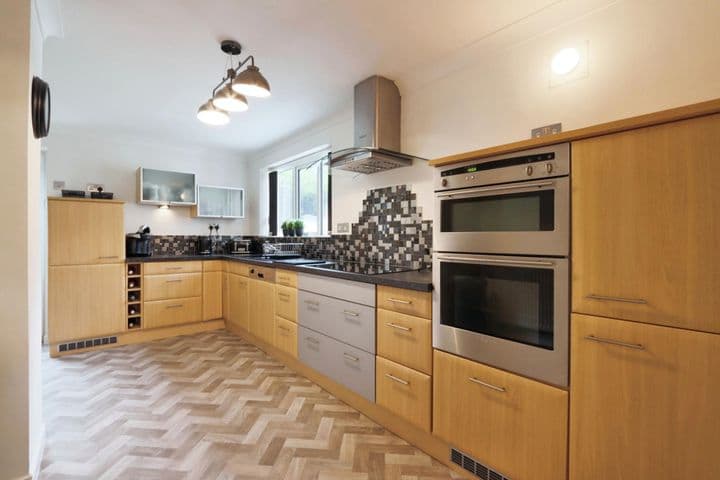 4 bedrooms house for sale in Wakefield, United Kingdom - Image 2