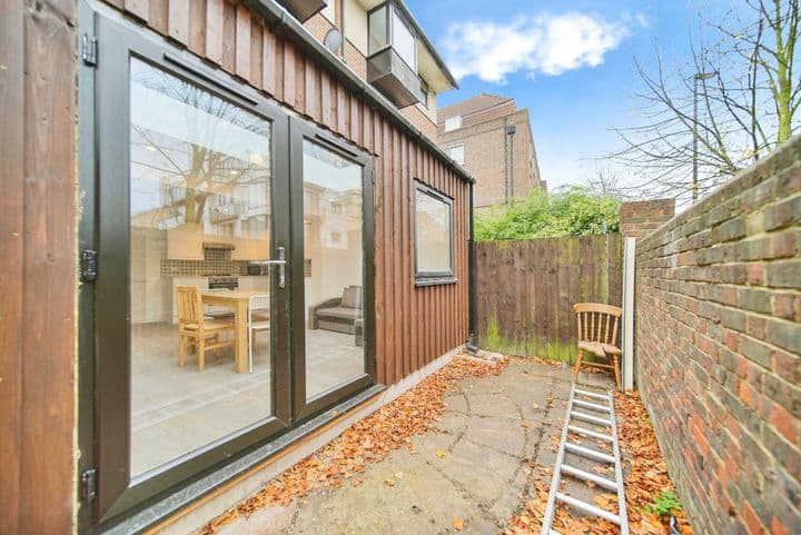 5 bedrooms house for sale in London, United Kingdom - Image 4