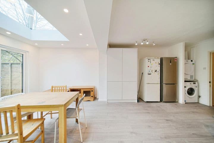 5 bedrooms house for sale in London, United Kingdom - Image 10