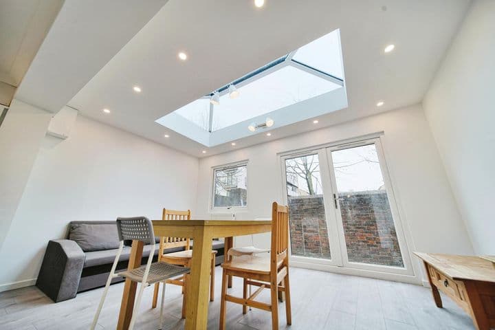 5 bedrooms house for sale in London, United Kingdom - Image 6