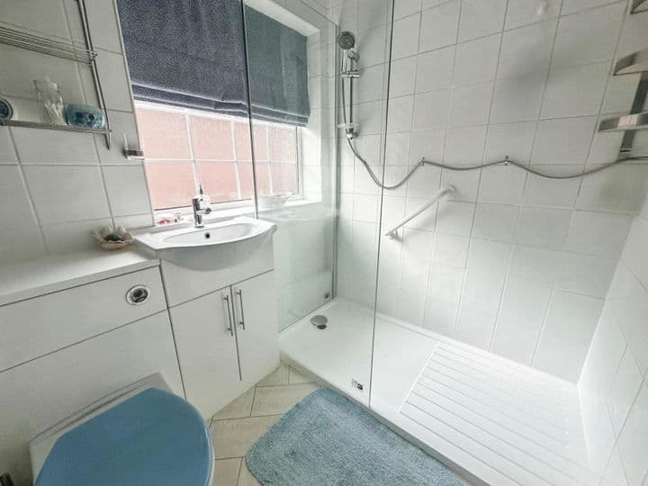 2 bedrooms house for sale in Wolverhampton, United Kingdom - Image 5