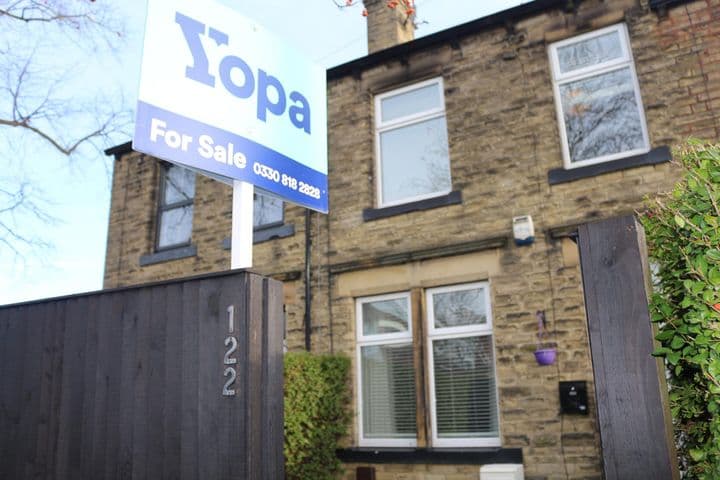 3 bedrooms house for sale in Dewsbury, United Kingdom - Image 2