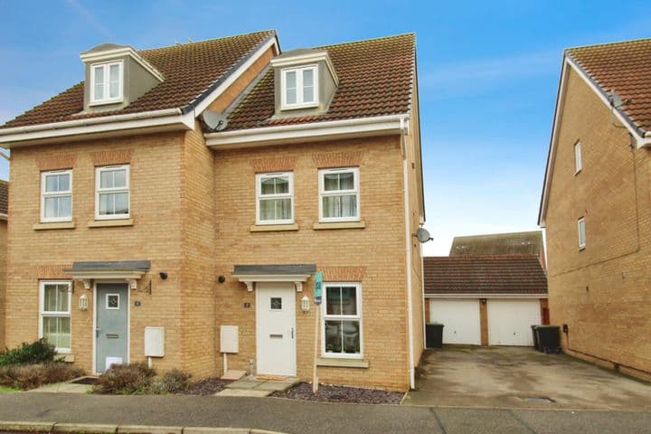 3 bedrooms house for sale in North Hykeham, United Kingdom - Image 2