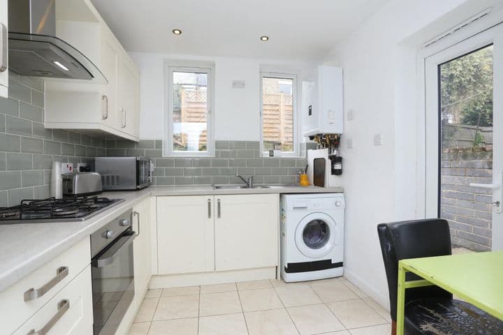 3 bedrooms house for sale in London, United Kingdom - Image 7