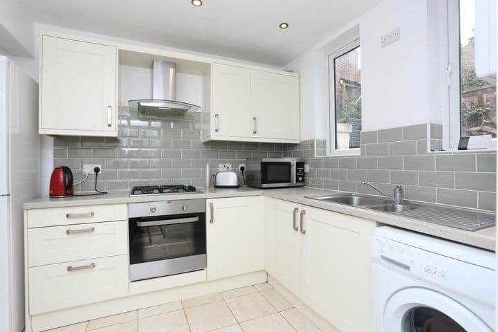 3 bedrooms house for sale in London, United Kingdom - Image 6