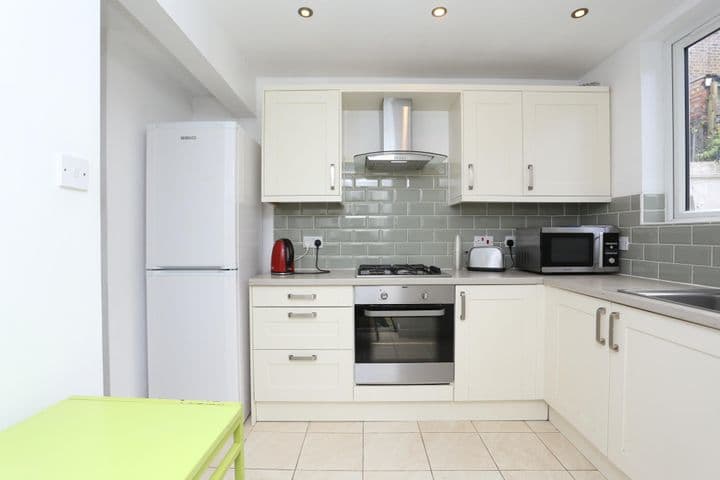 3 bedrooms house for sale in London, United Kingdom - Image 8