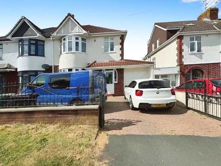 3 bedrooms house for sale in Bristol, United Kingdom - Image 2