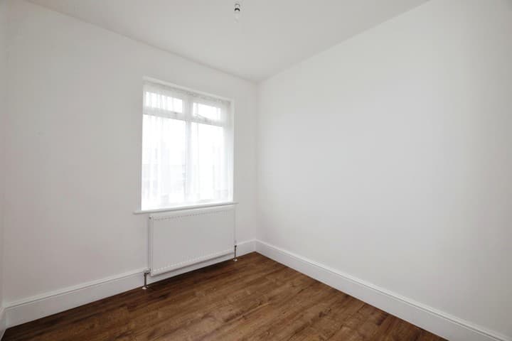 3 bedrooms house for sale in London, United Kingdom - Image 15