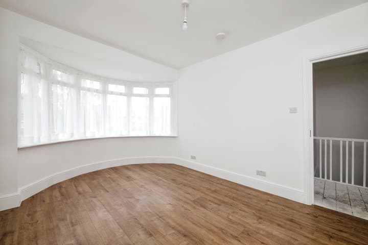 3 bedrooms house for sale in London, United Kingdom - Image 5