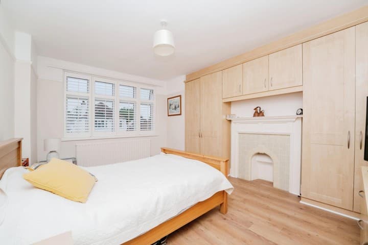 4 bedrooms house for sale in Ruislip, United Kingdom - Image 6