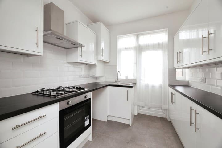 3 bedrooms house for sale in London, United Kingdom - Image 4