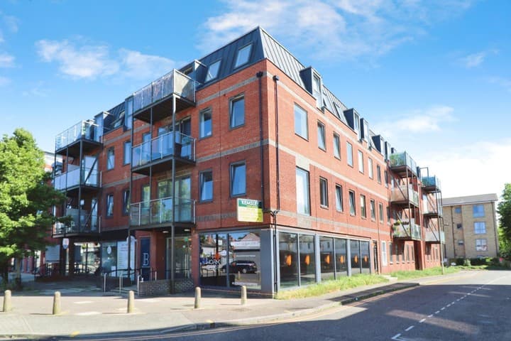 1 bedroom apartment for sale in Chelmsford, United Kingdom - Image 2