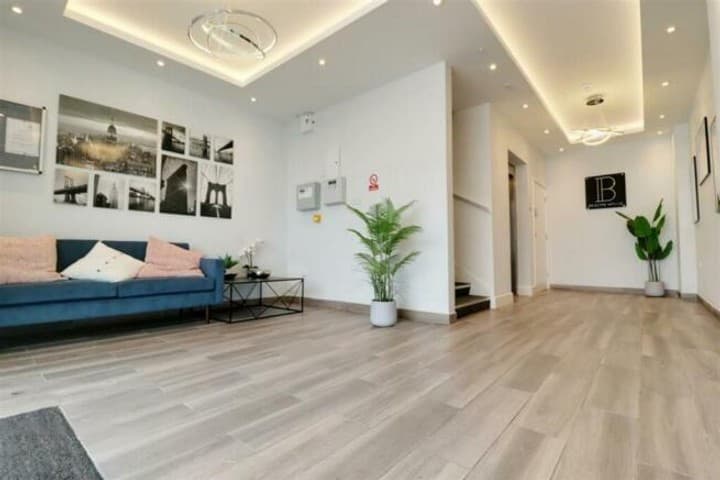 1 bedroom apartment for sale in Chelmsford, United Kingdom - Image 3