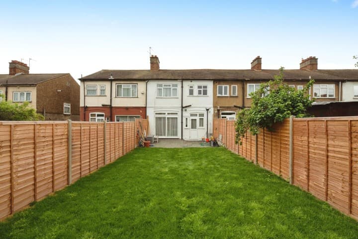 3 bedrooms house for sale in London, United Kingdom - Image 18