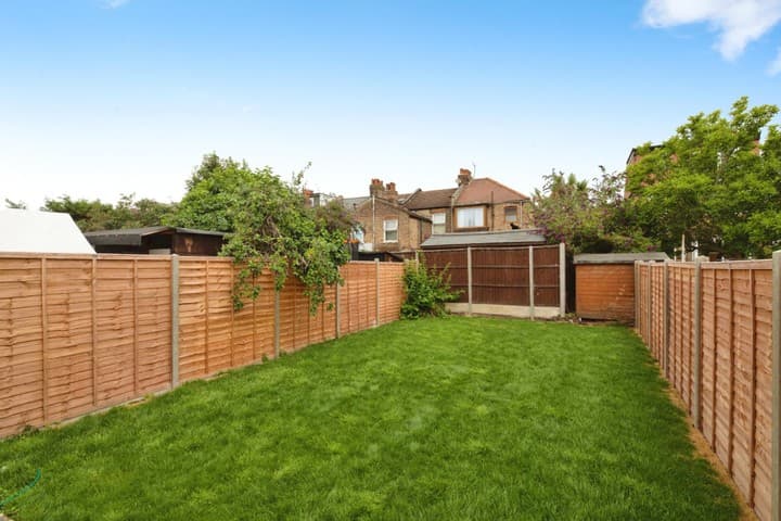 3 bedrooms house for sale in London, United Kingdom - Image 3