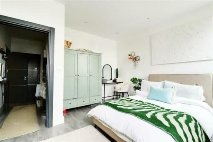 1 bedroom apartment for sale in Chelmsford, United Kingdom - Image 8